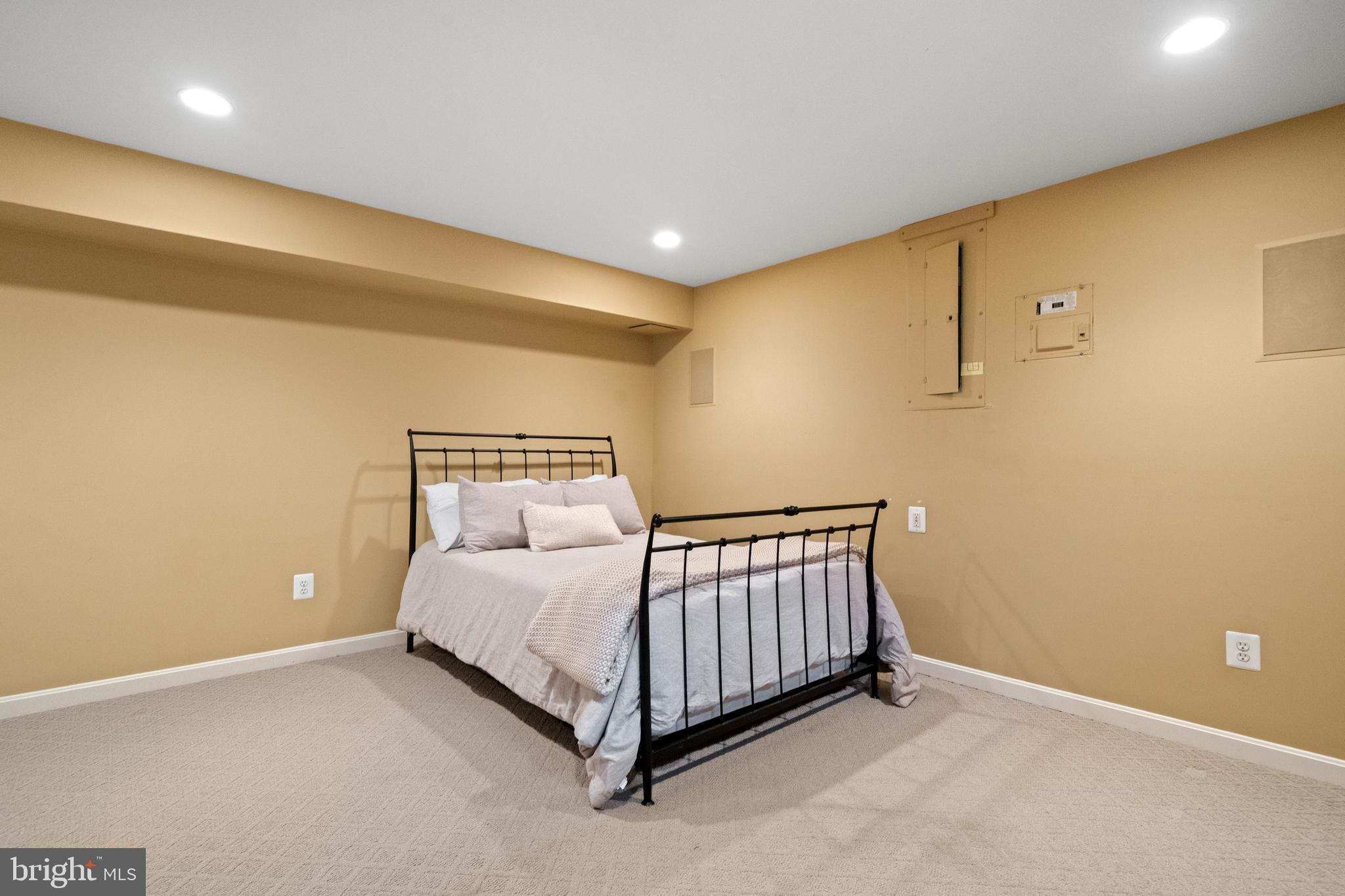 POTOMAC CROSSING - Residential