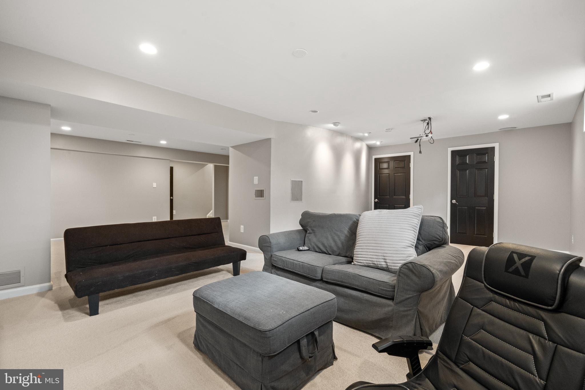 POTOMAC CROSSING - Residential