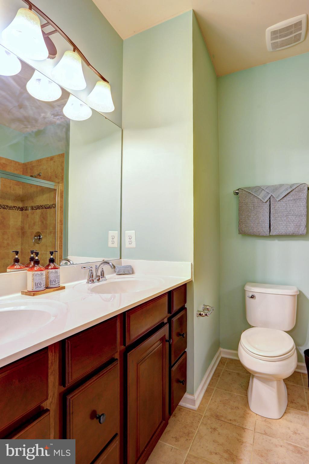 CREEKSIDE VILLAGE AT TANYARD SPRINGS - Residential