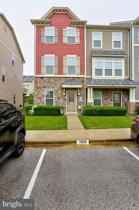 Townhouse For Sale - 7927 Trailview Crossing<br/> GLEN BURNIE, MD 21060