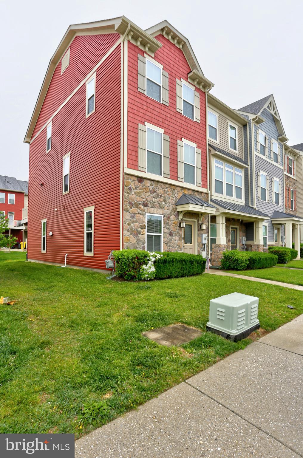 CREEKSIDE VILLAGE AT TANYARD SPRINGS - Residential