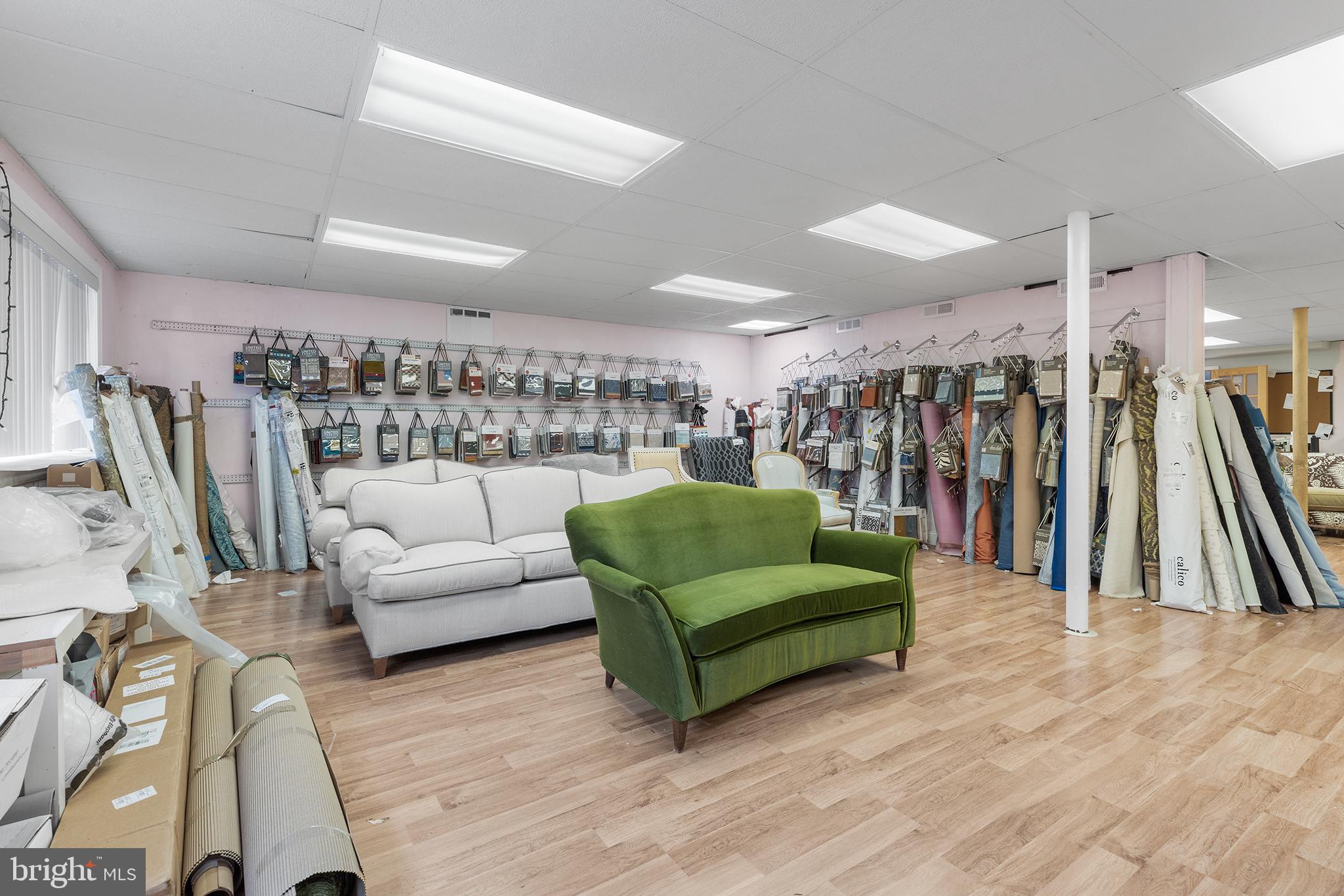 9138 W CHESTER PIKE