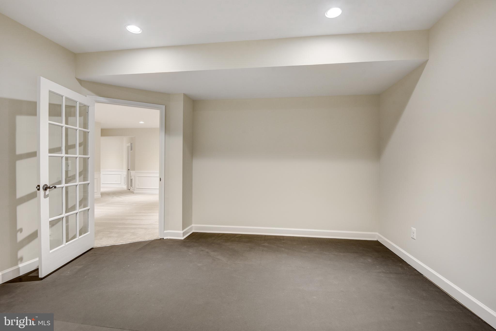 HUNTING CREST - Residential