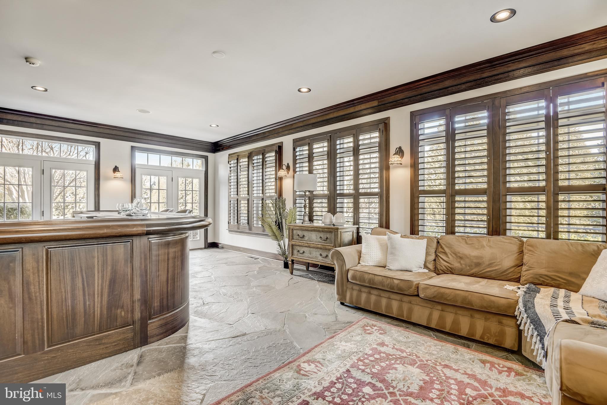 HUNTING CREST - Residential