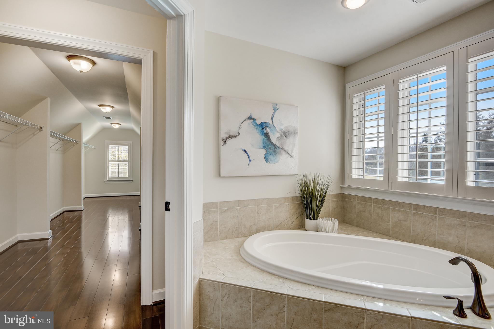 HUNTING CREST - Residential