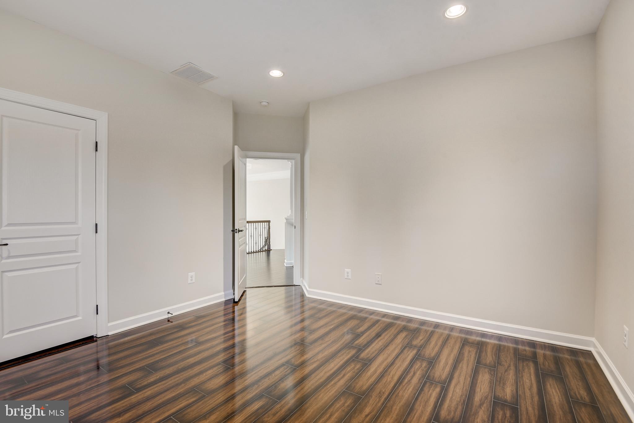 HUNTING CREST - Residential