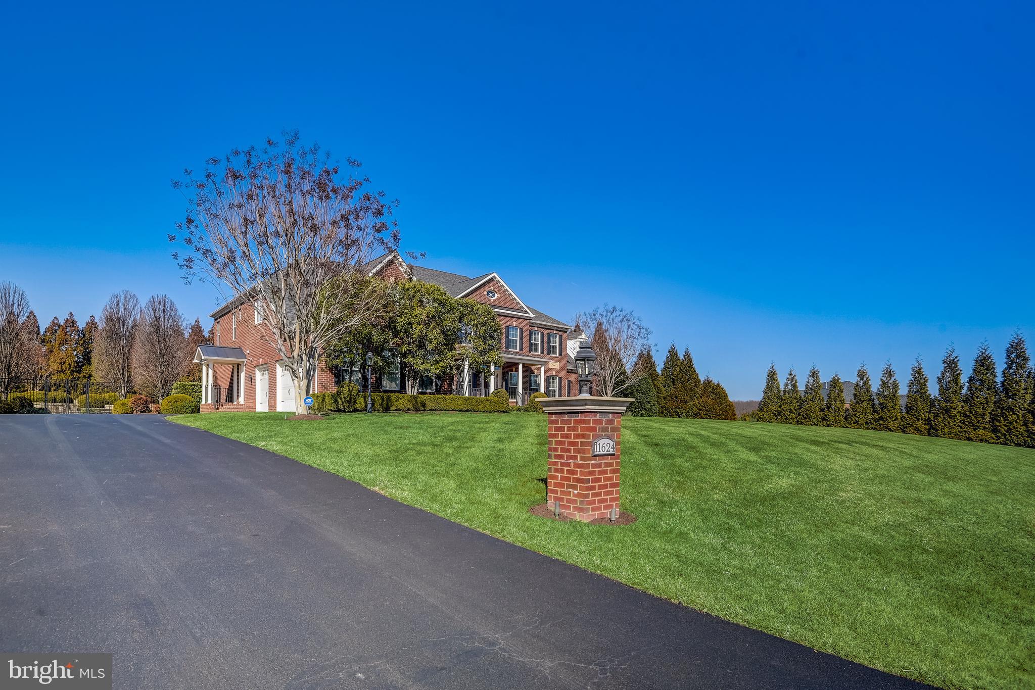 HUNTING CREST - Residential