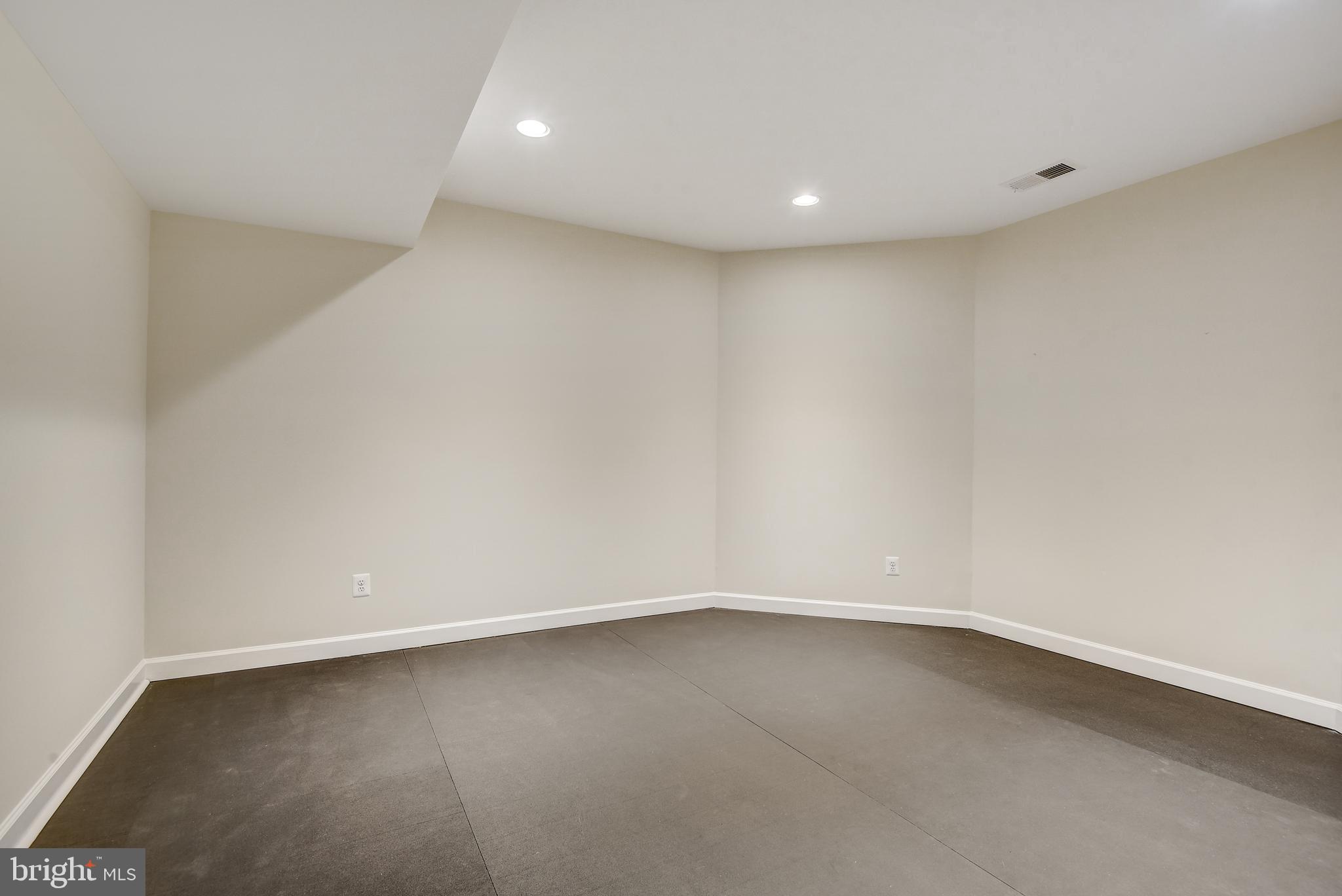 HUNTING CREST - Residential