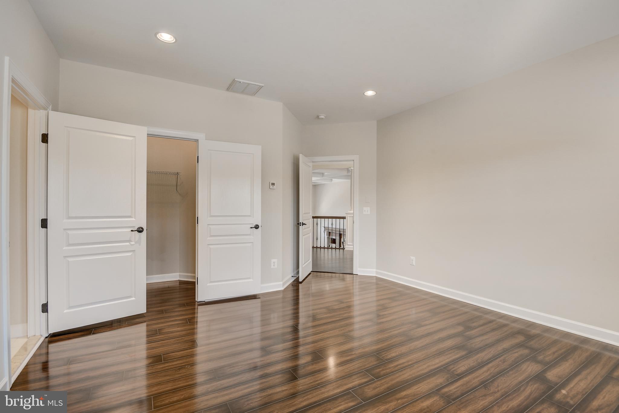 HUNTING CREST - Residential