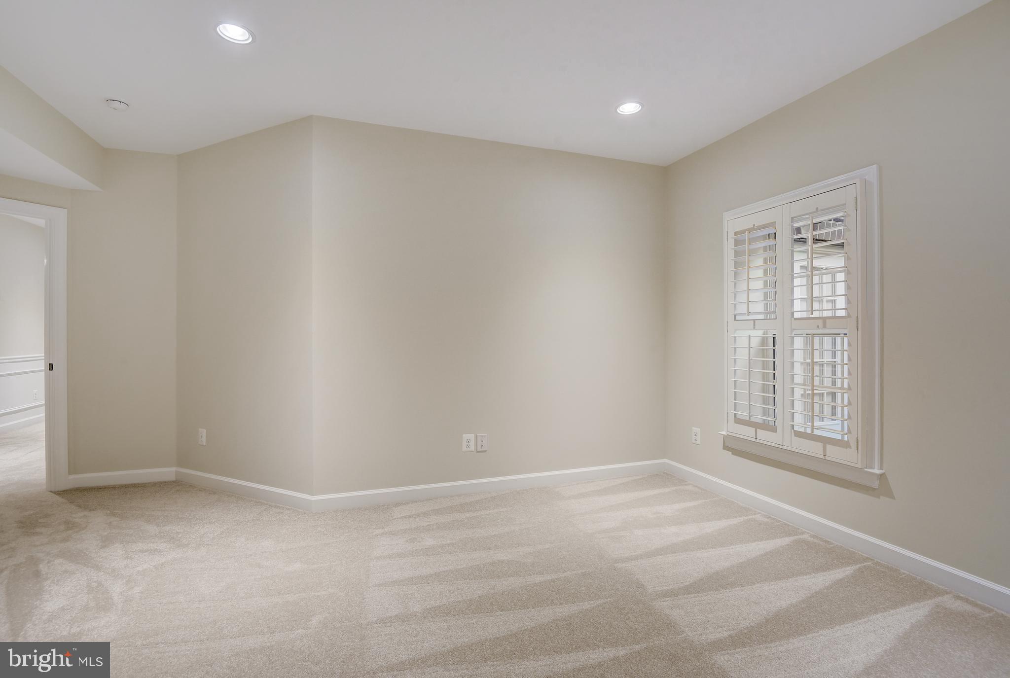 HUNTING CREST - Residential