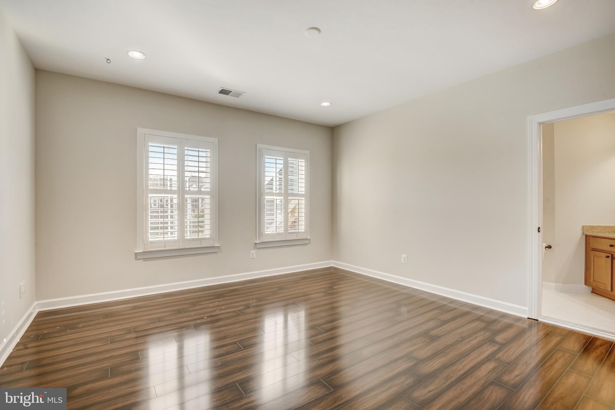 HUNTING CREST - Residential