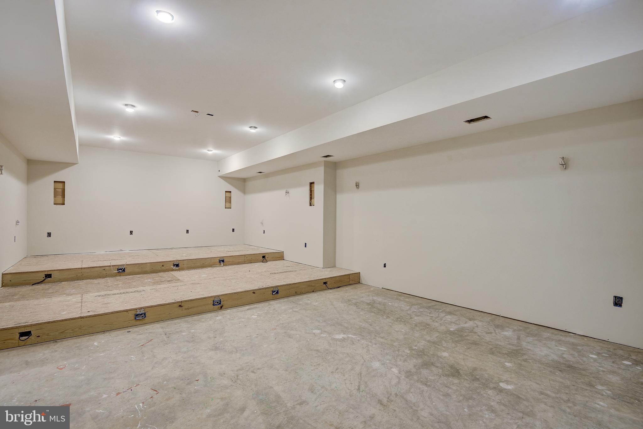 HUNTING CREST - Residential