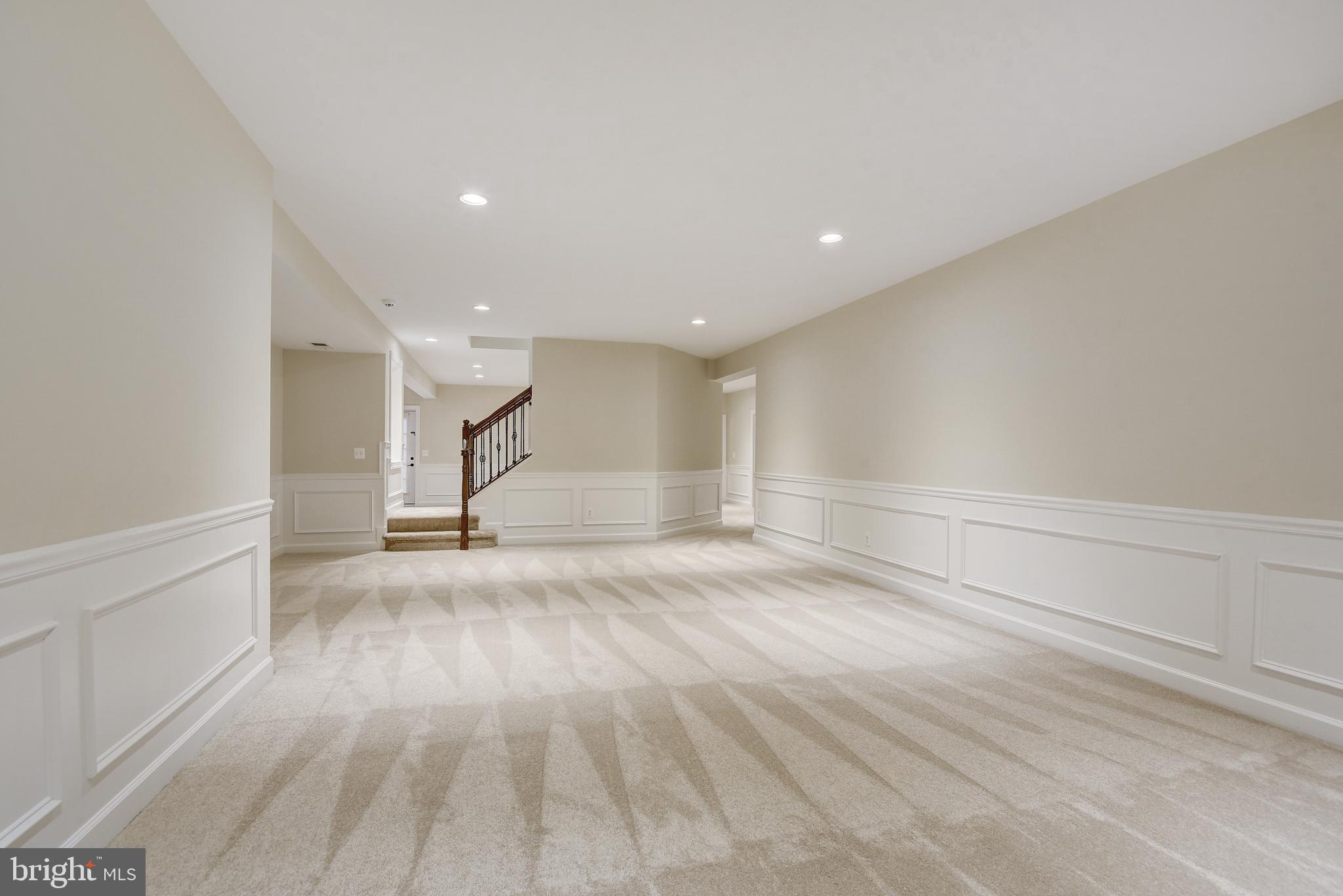 HUNTING CREST - Residential