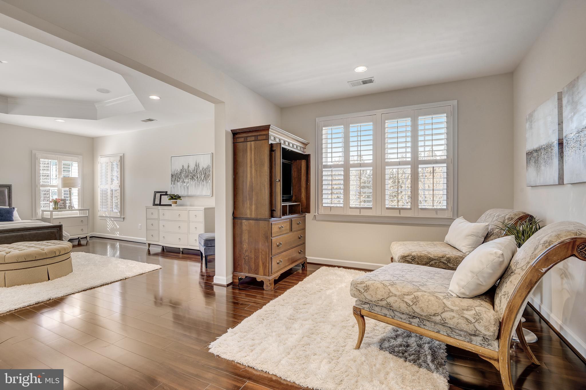 HUNTING CREST - Residential