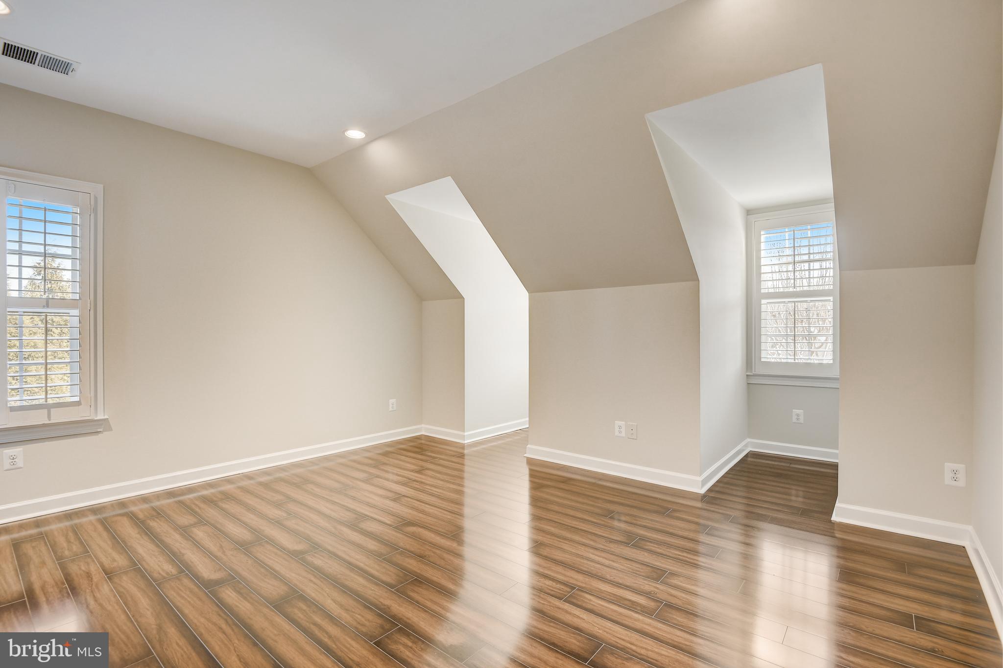 HUNTING CREST - Residential