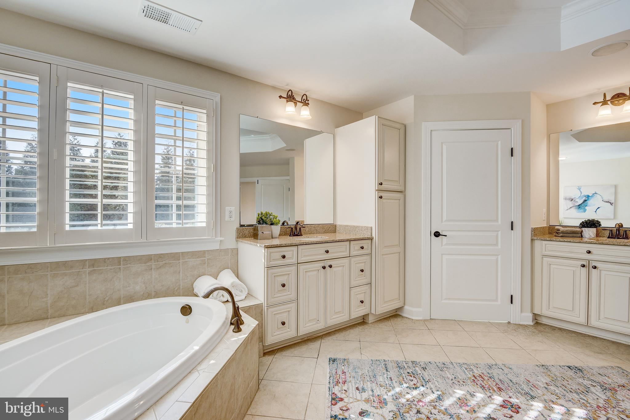 HUNTING CREST - Residential