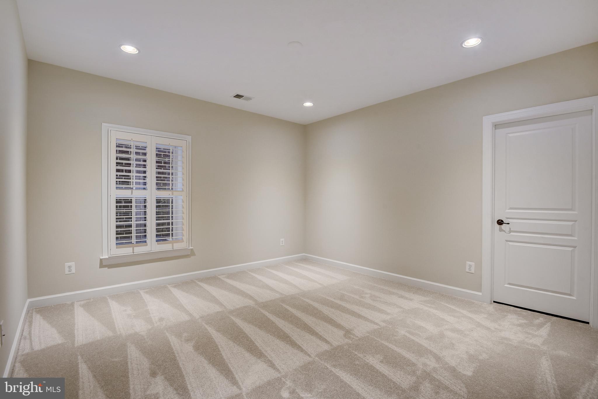 HUNTING CREST - Residential