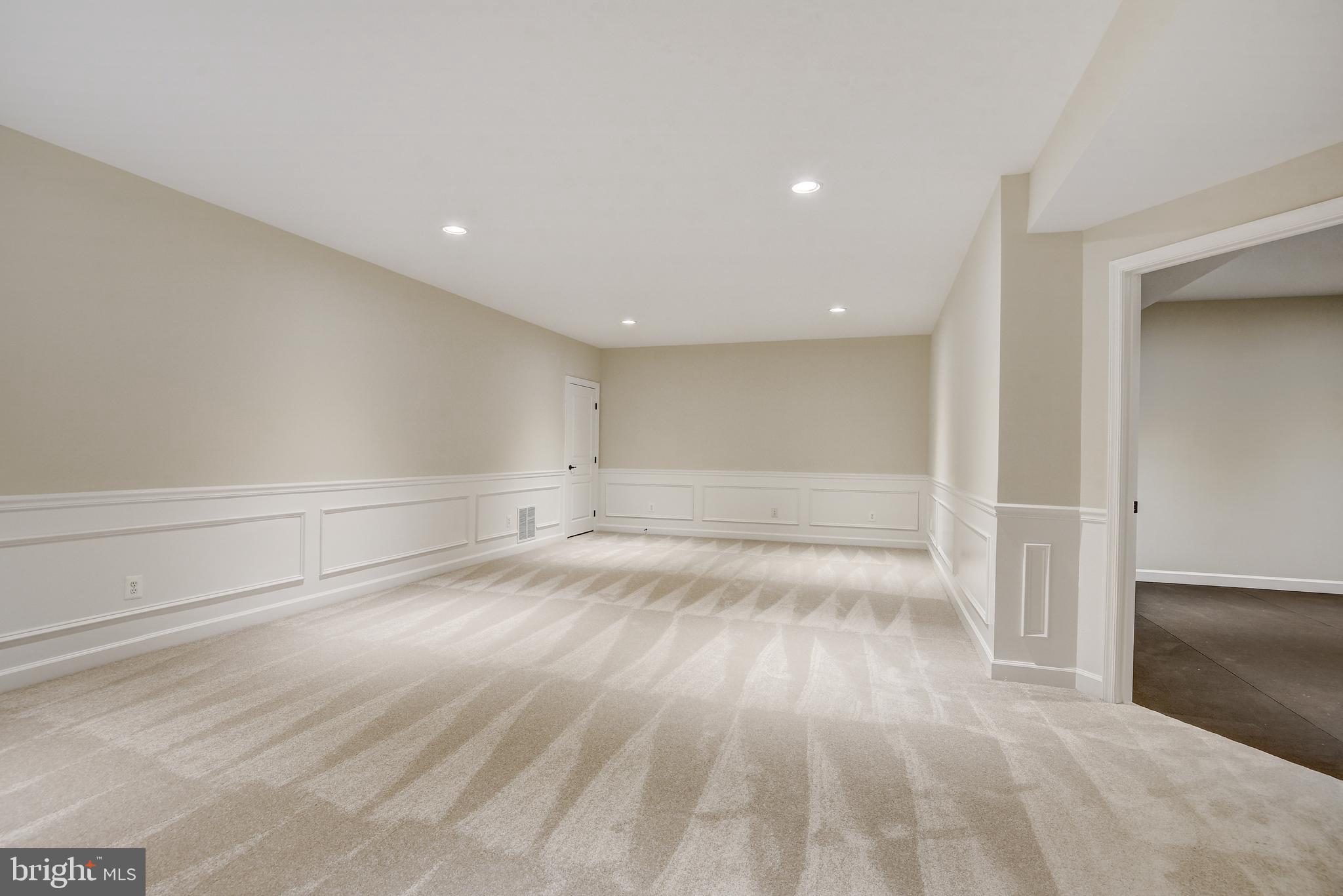 HUNTING CREST - Residential