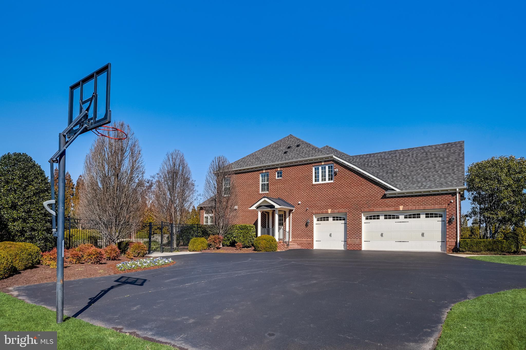 HUNTING CREST - Residential