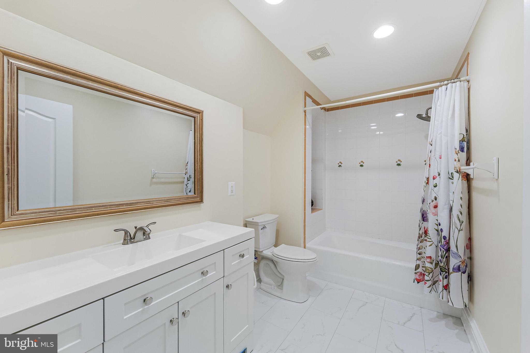 KENTLAND POND - Residential