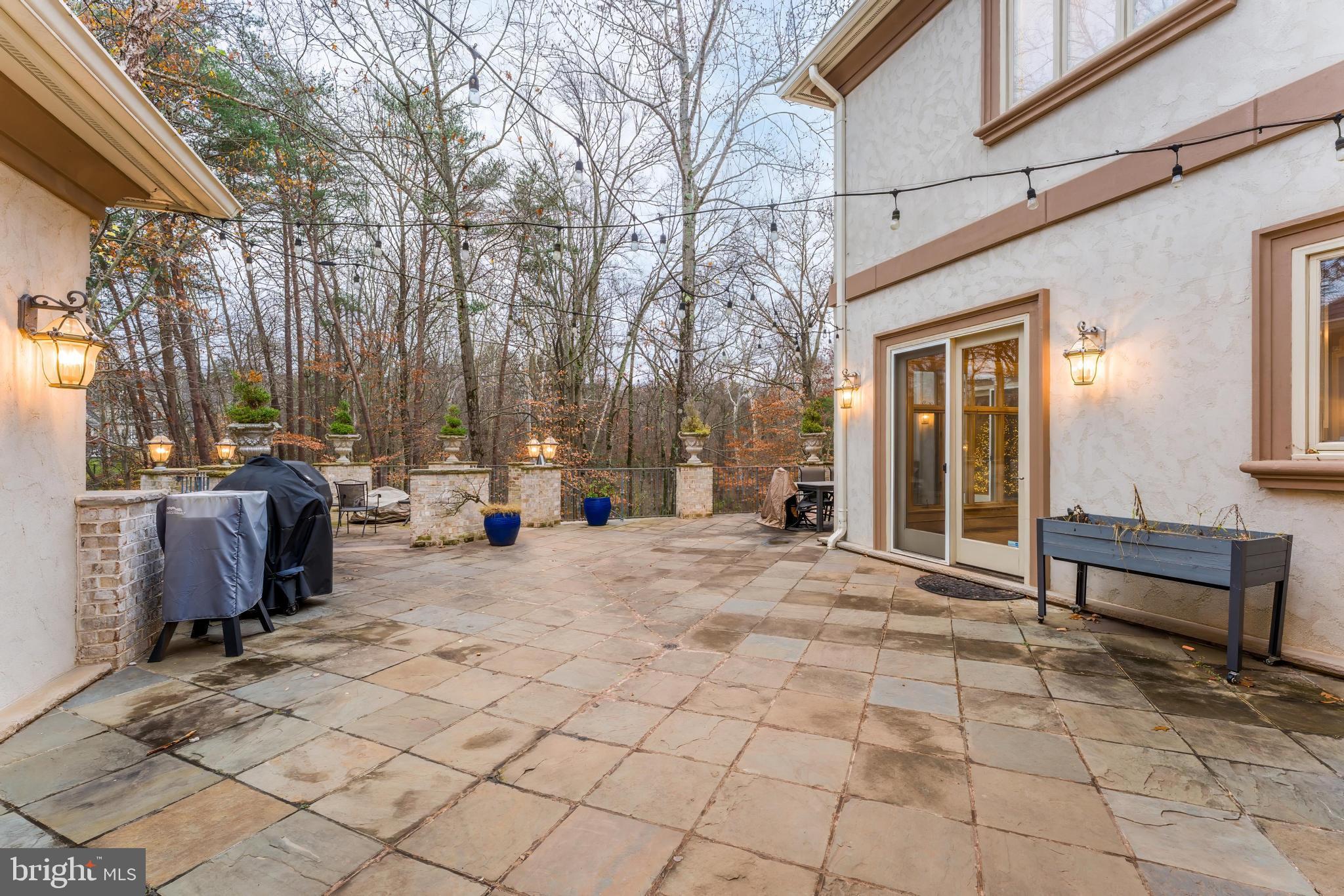 KENTLAND POND - Residential