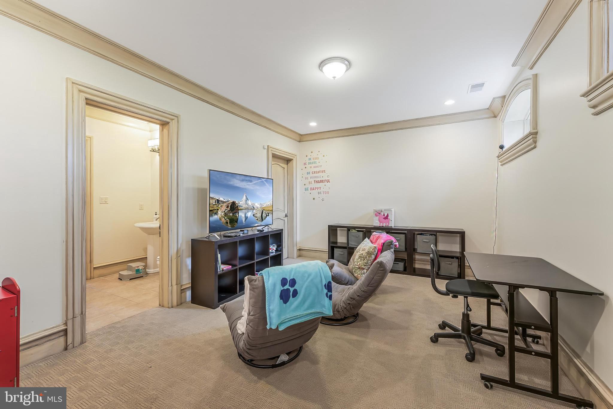 KENTLAND POND - Residential