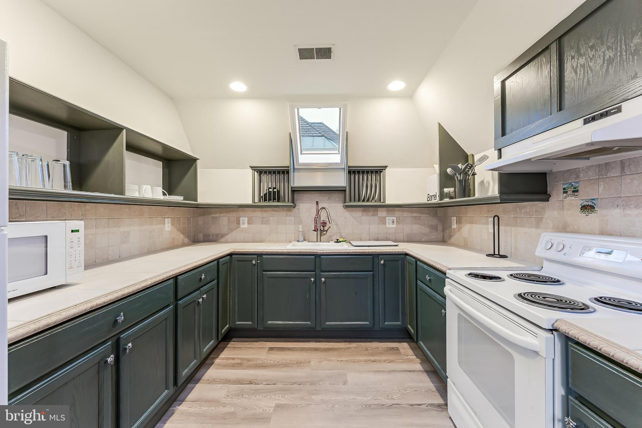 KENTLAND POND - Residential