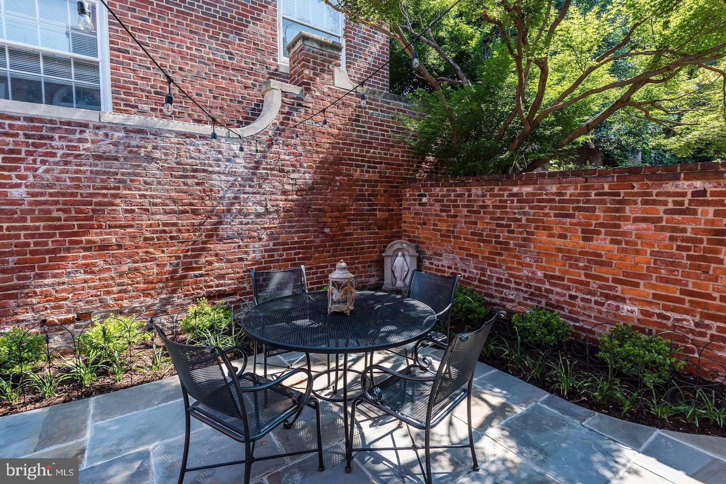 OLD TOWN - Residential Lease