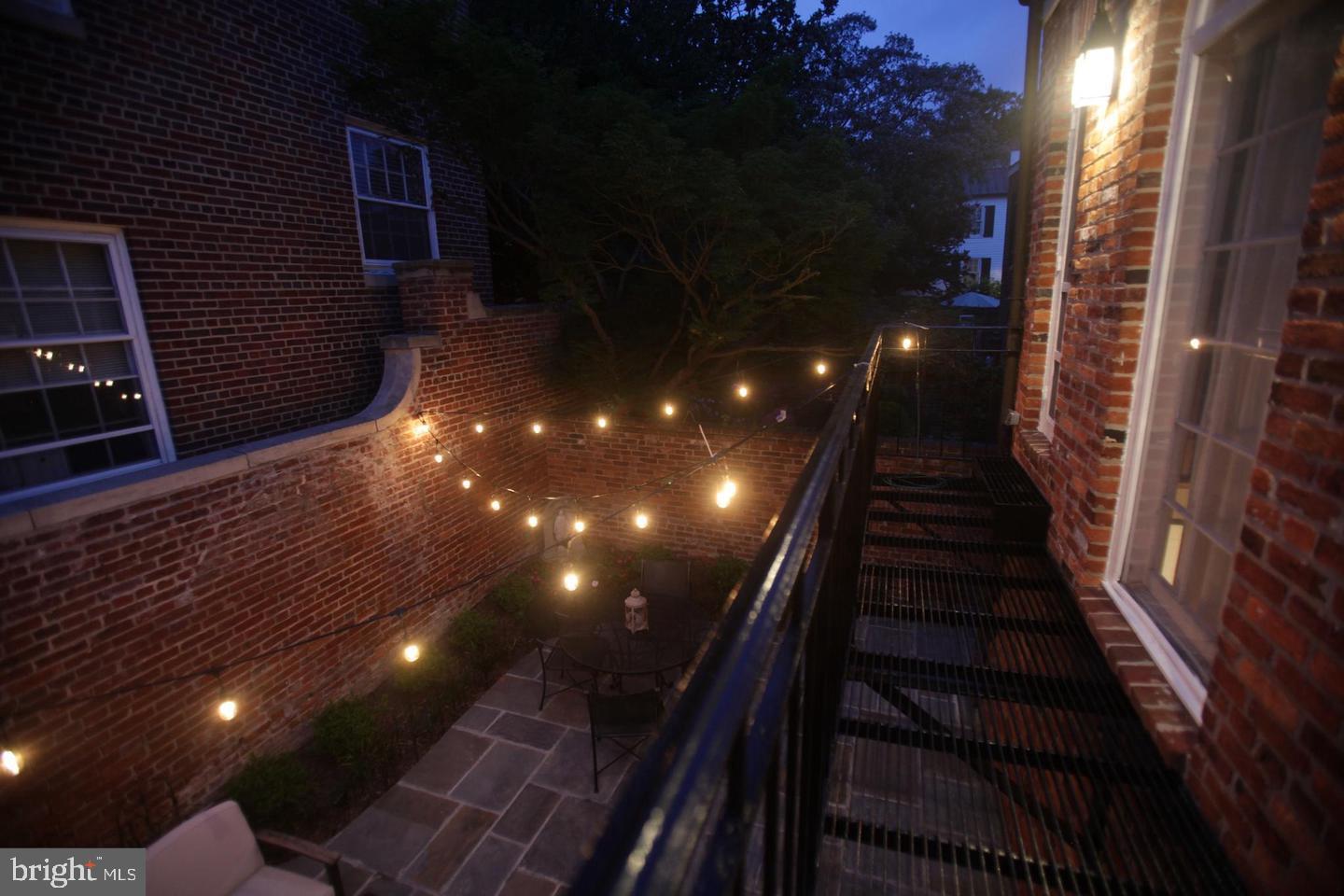 OLD TOWN - Residential Lease