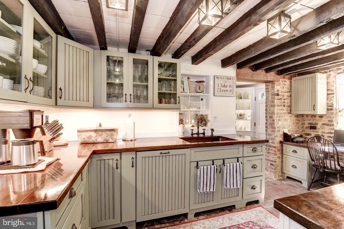 OLD TOWN - Residential Lease