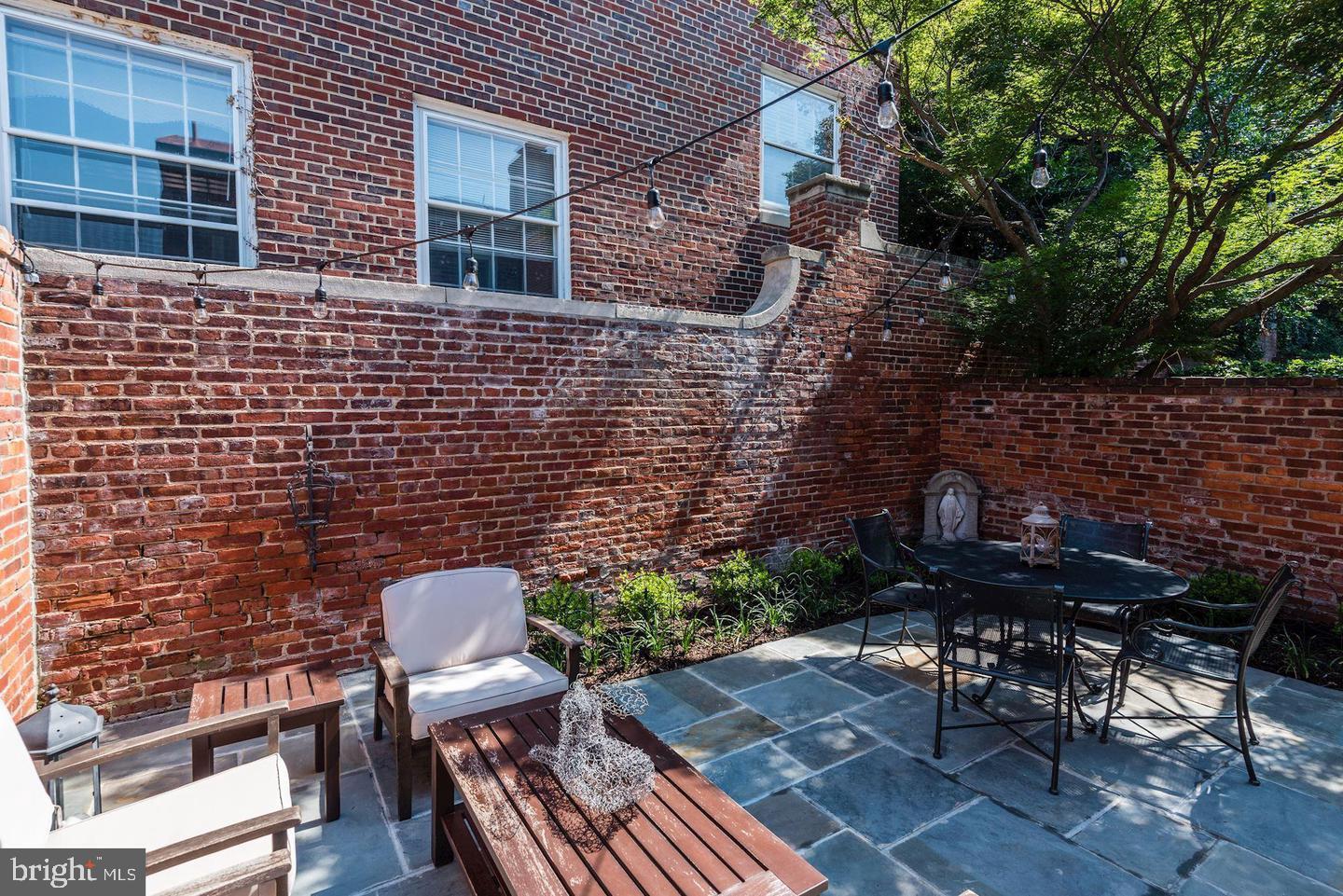 OLD TOWN - Residential Lease