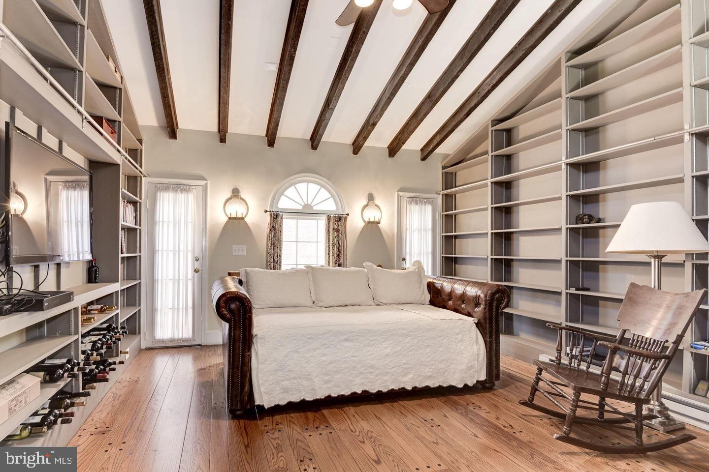 OLD TOWN - Residential Lease