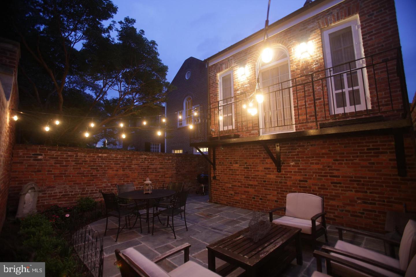 OLD TOWN - Residential Lease