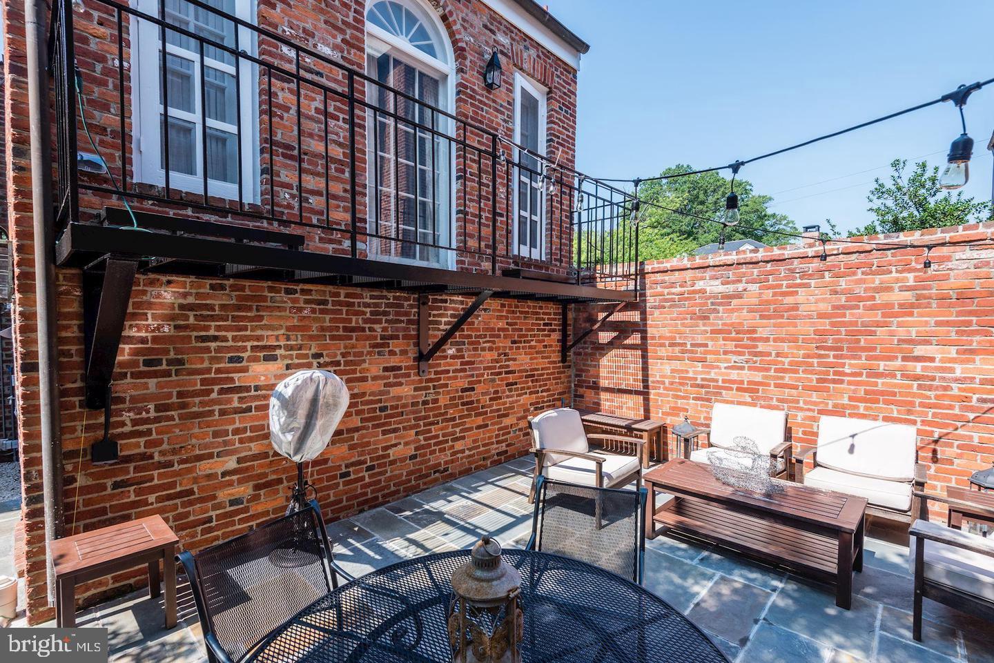 OLD TOWN - Residential Lease