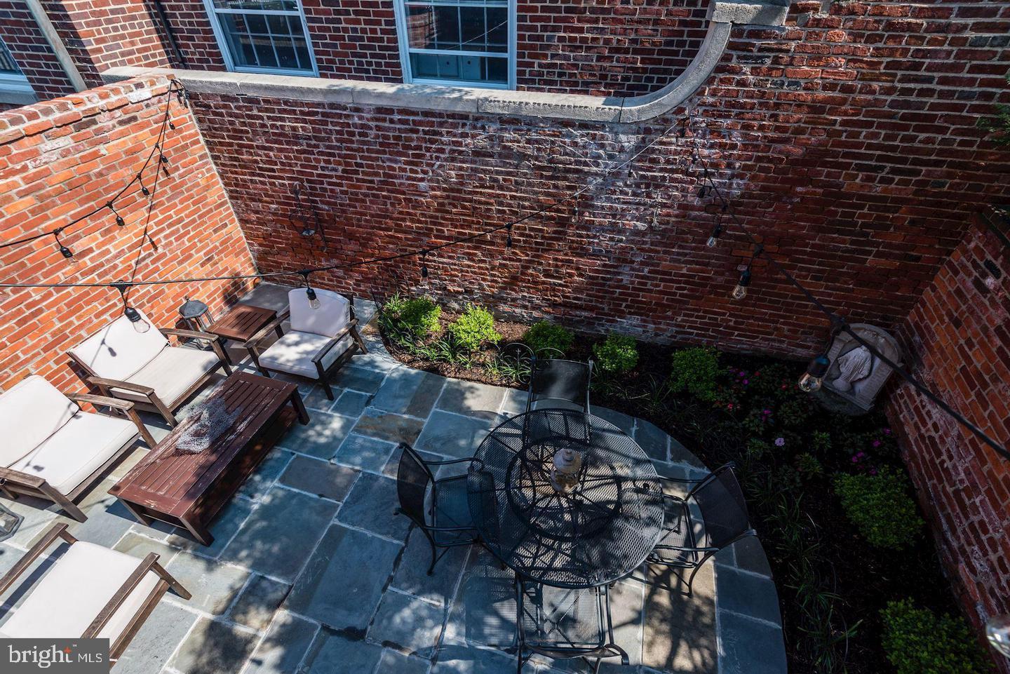 OLD TOWN - Residential Lease