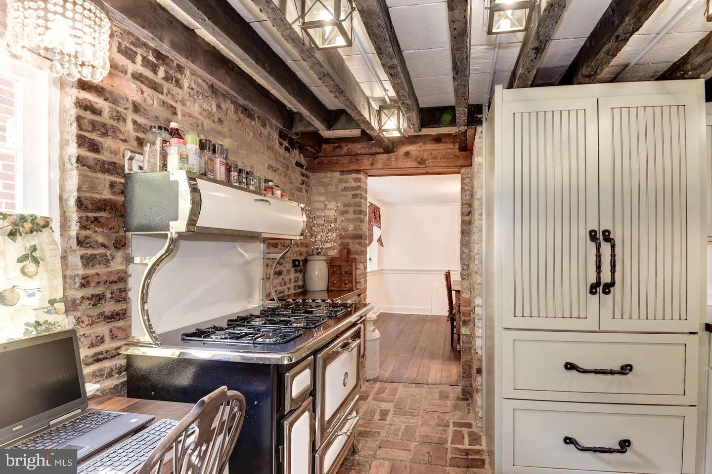 OLD TOWN - Residential Lease