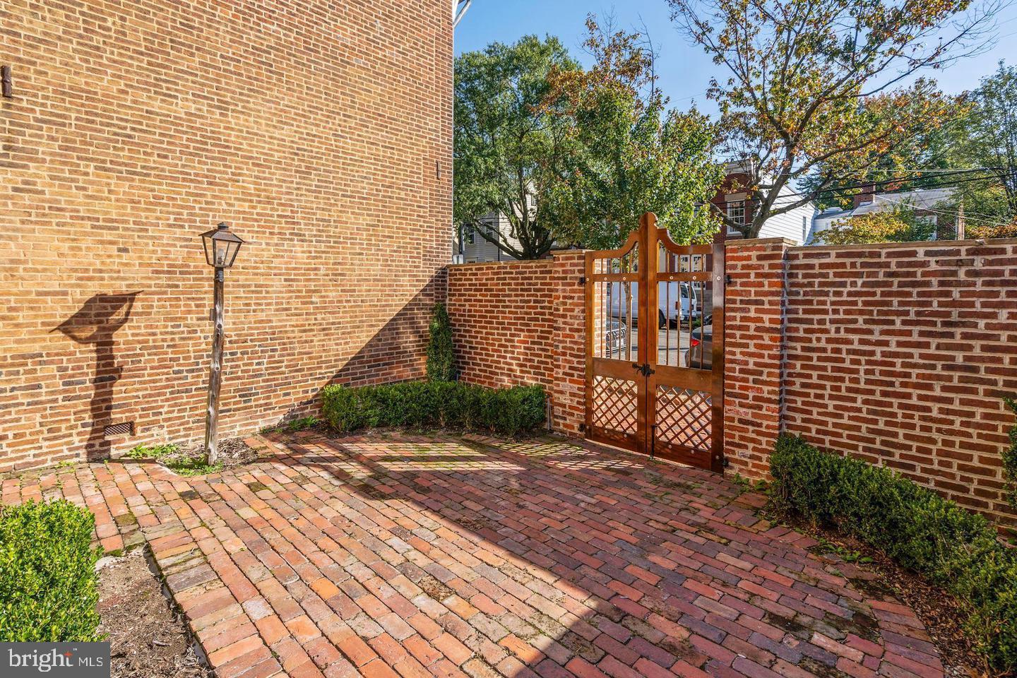 OLD TOWN - Residential Lease