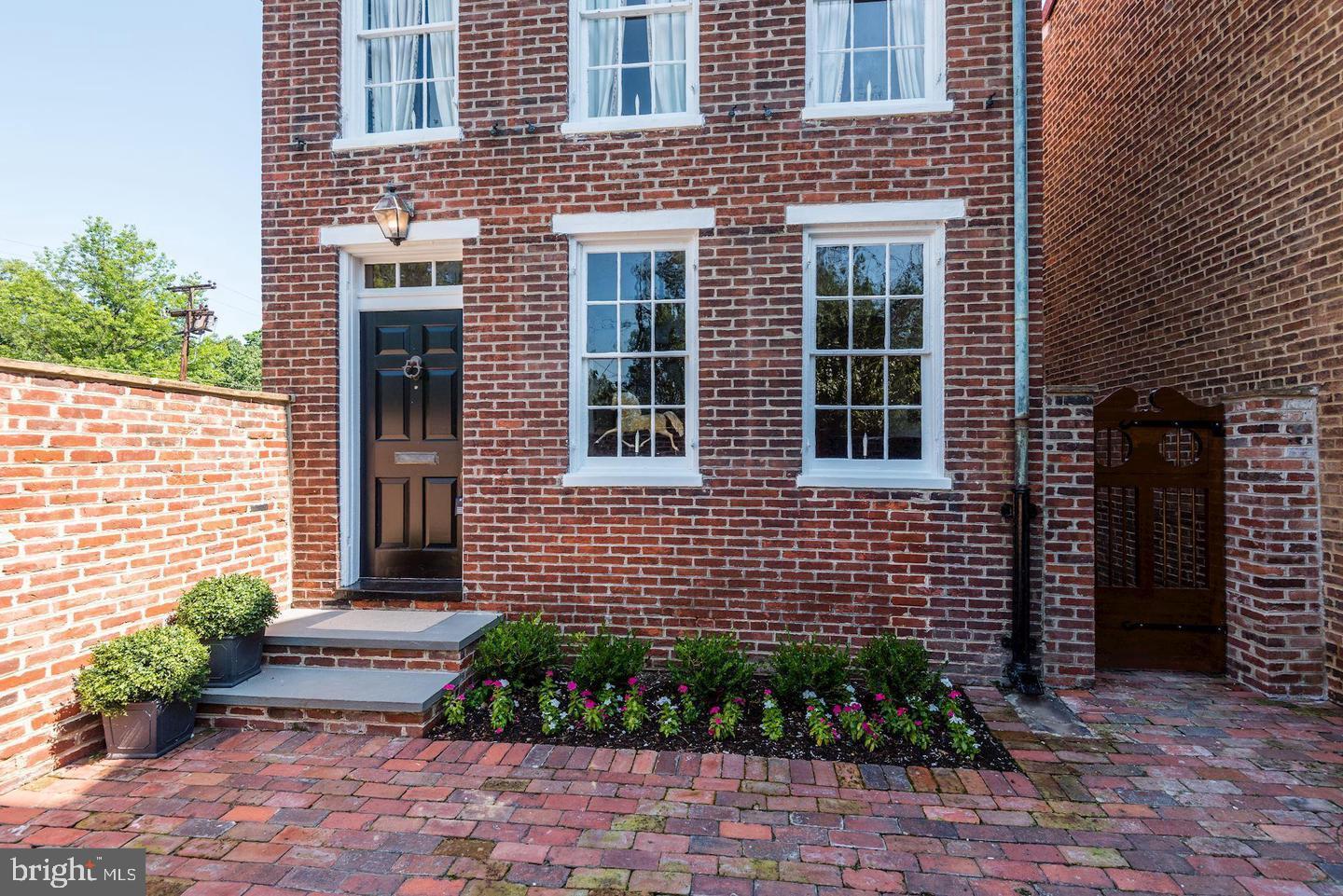 OLD TOWN - Residential Lease