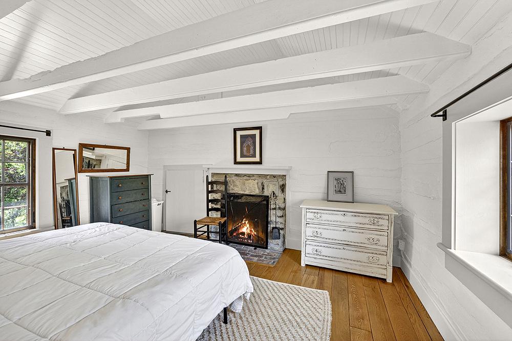 SANDY HOOK - Residential