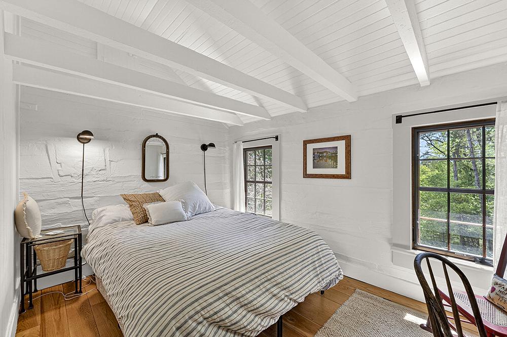 SANDY HOOK - Residential