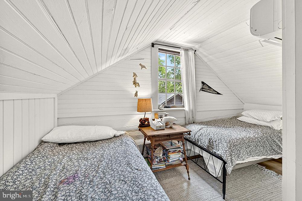 SANDY HOOK - Residential
