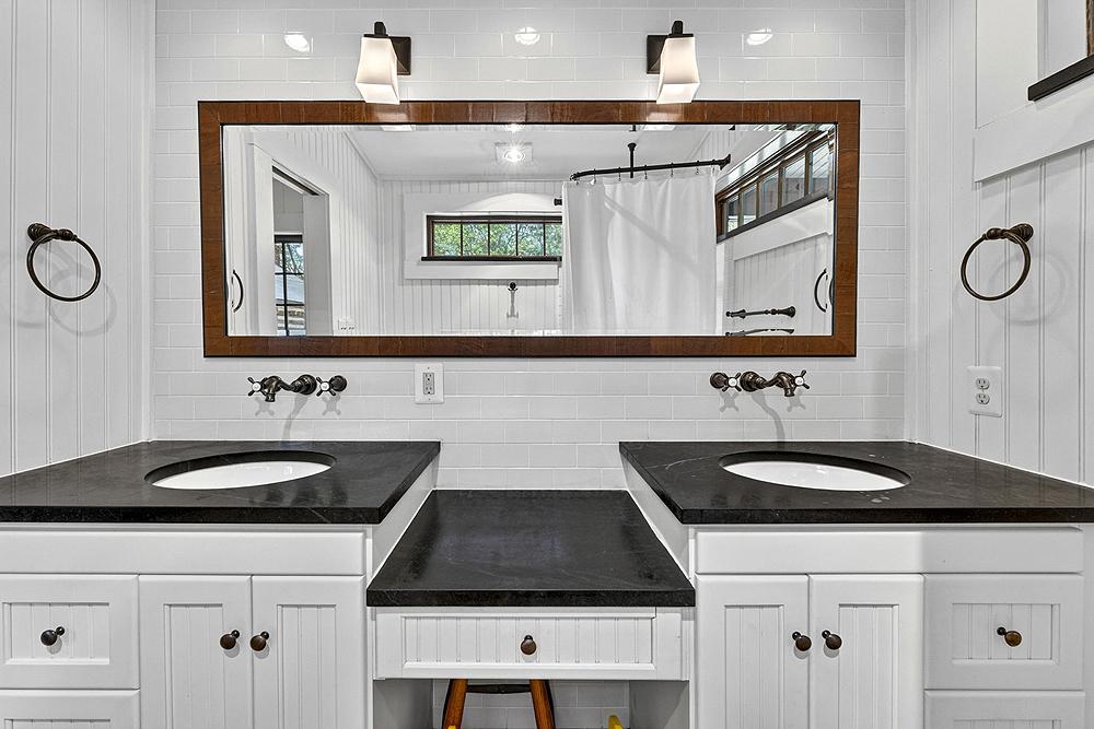 SANDY HOOK - Residential