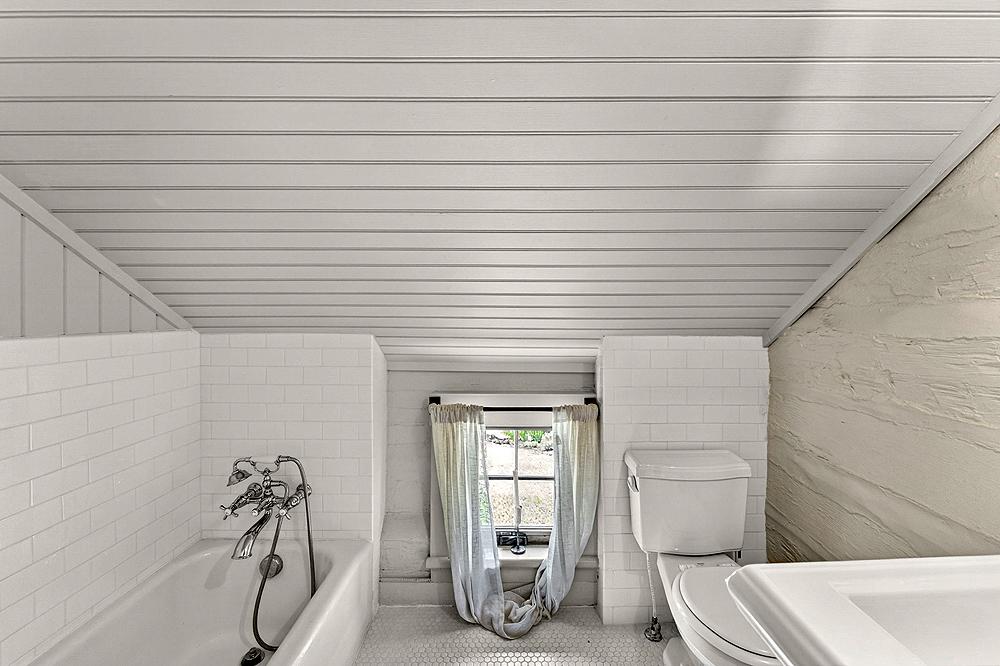 SANDY HOOK - Residential