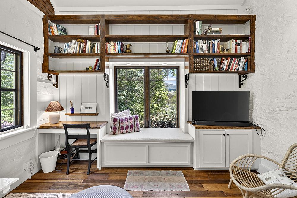 SANDY HOOK - Residential