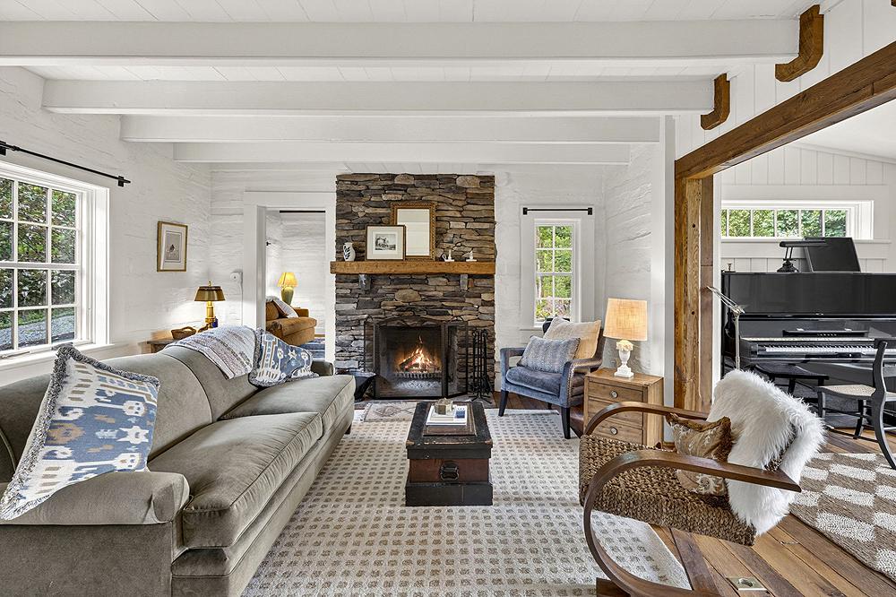 SANDY HOOK - Residential