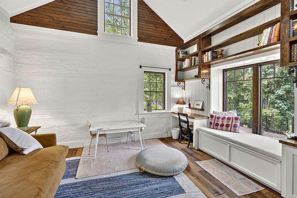 SANDY HOOK - Residential