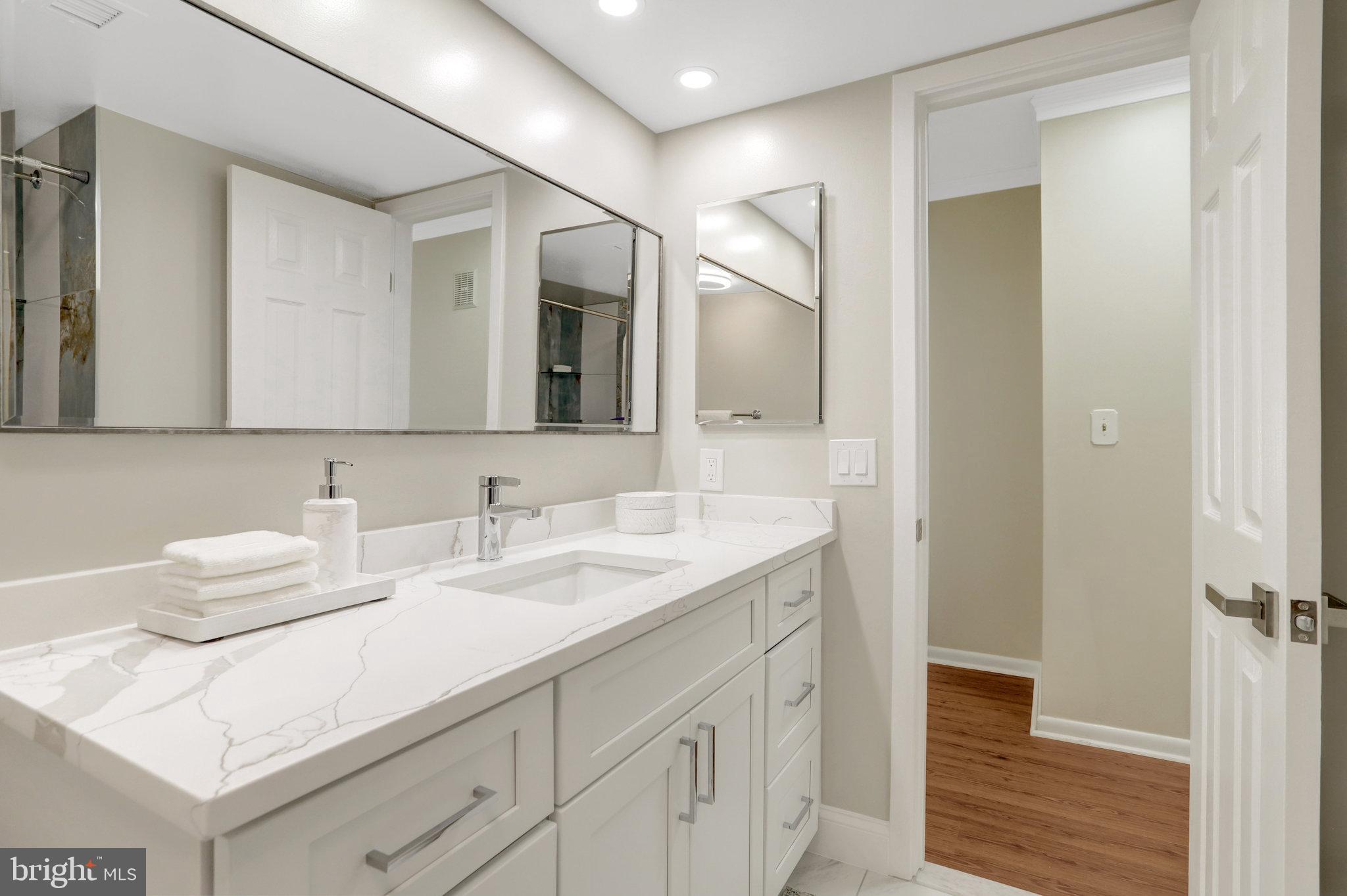 SKYLINE SQUARE CONDO - Residential