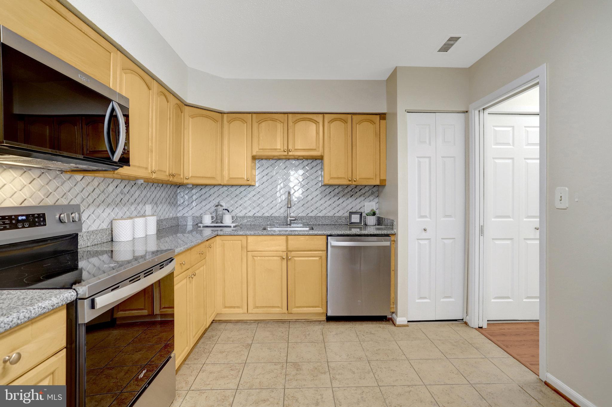 SKYLINE SQUARE CONDO - Residential