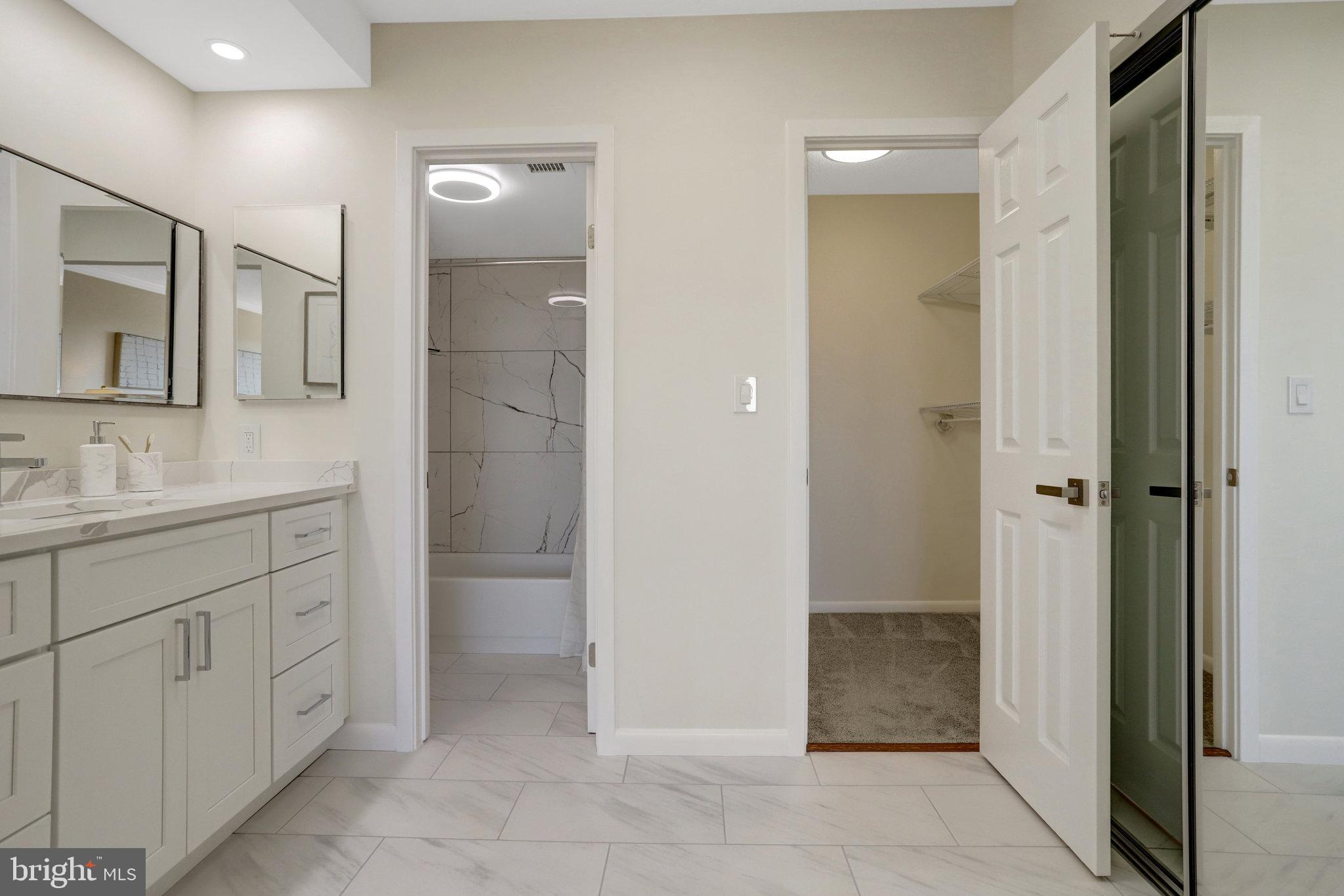 SKYLINE SQUARE CONDO - Residential