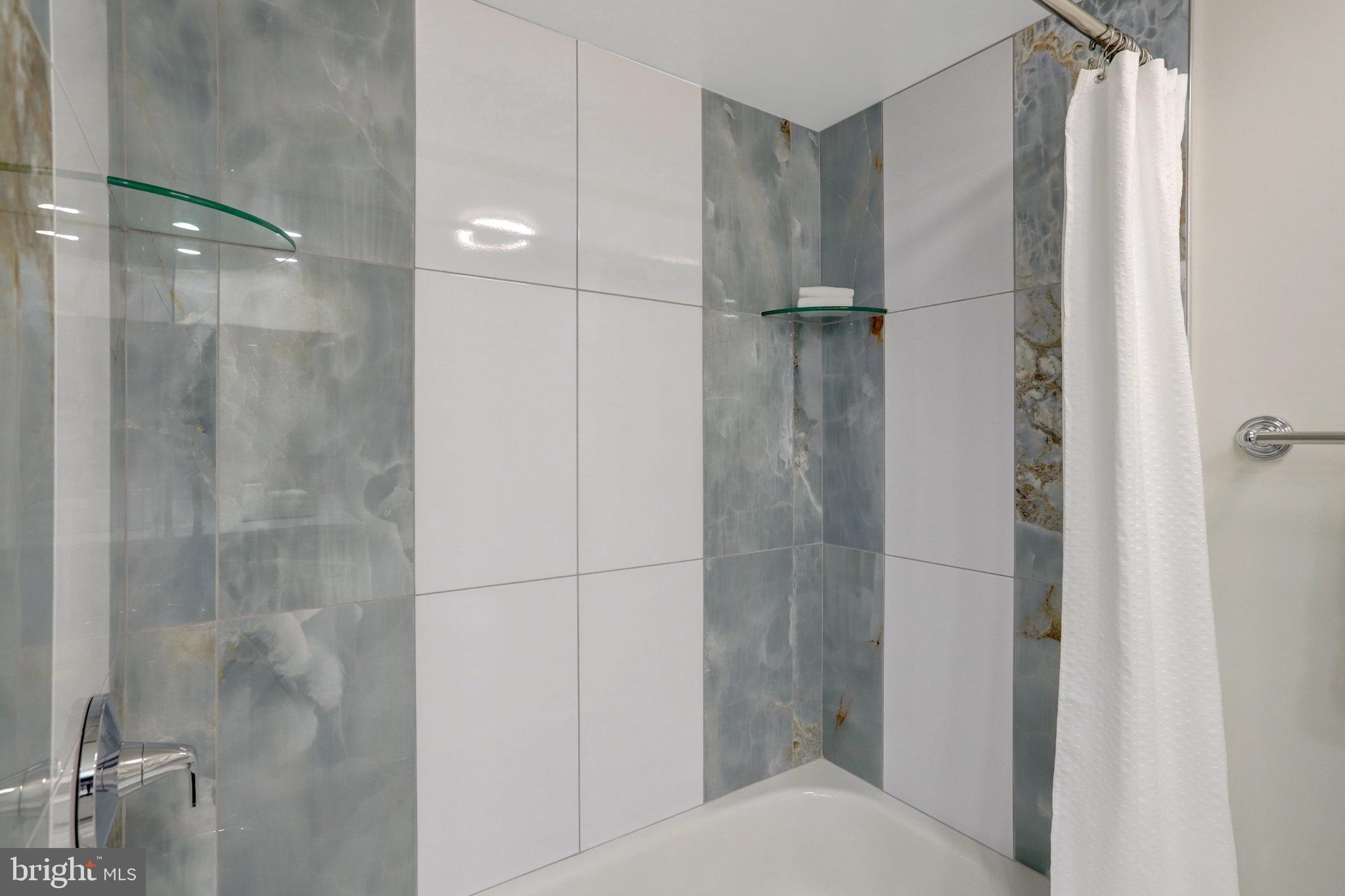 SKYLINE SQUARE CONDO - Residential